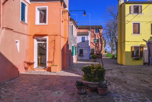 Zdjęcie z galerii obiektu Casa arancione a Burano w mieście Burano