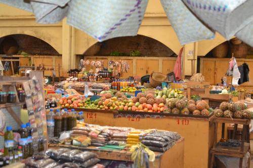 a store filled with lots of fruits and vegetables at Superbe villa avec ponton privé in Andilana