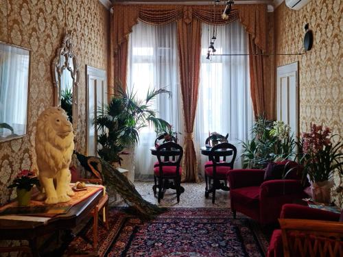 Friendly Venice Suites photo 39