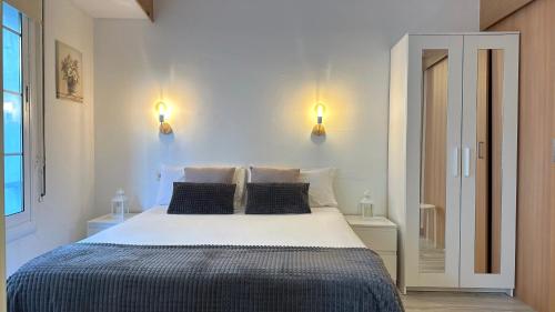 Postel nebo postele na pokoji v ubytování Lets Holidays Comfortable Apartment Near Beach
