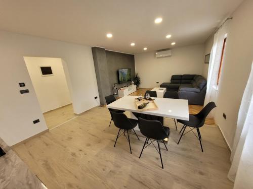 a living room with a white table and chairs at The Setting Sun in Umag