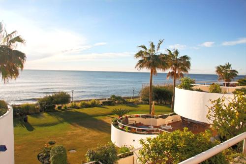 Stunning unobstructed 180 degree sea view apartment with 100 square meters terrace - Costa del Sol - Estepona