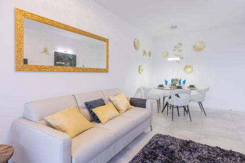 Marbella luxury brand new 2-bedroom apartment, 3 min walk to the beach! photo 2