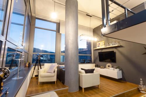 TV a/nebo společenská místnost v ubytování View Skyscraper Bata - loft XL