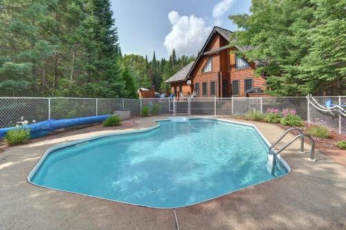 Family hot tub and private pool