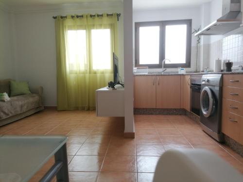 a kitchen with a washer and dryer in a room at Casa Calderetas in San Bartolomé