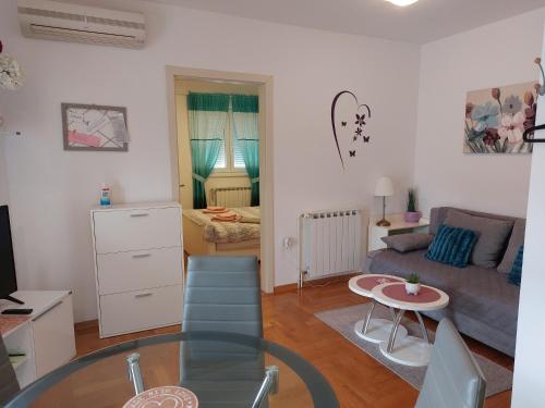 Χώρος καθιστικού στο Apartman Suzy with private parking