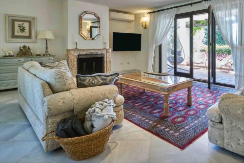 Villa Dos Palomas on the Golden Mile in Marbella