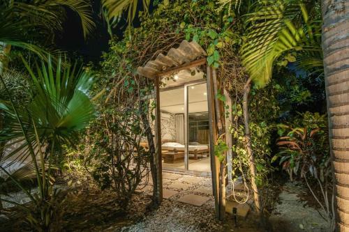 a room with a mirror and some plants at Villa el Oasis, luxurious Santa Marta getaway in Santa Marta