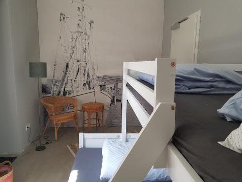 a bedroom with a bunk bed with a drawing on the wall at Sleeptide in Husum