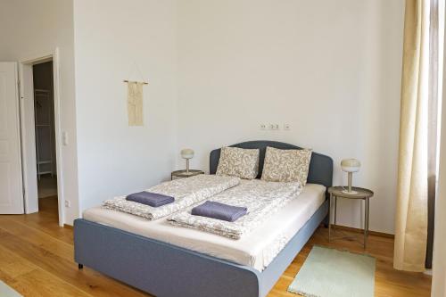 Una cama o camas en una habitación de Vienna City Apartments Belvedere