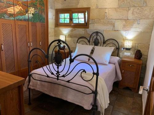 a bedroom with a bed in a room at Villa Cantos del Grillo in Ingenio