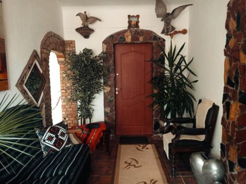 a living room with a red door and a chair at Casa Vinco Vici in Turda