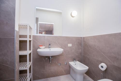 a bathroom with a white sink and a toilet at Residence Daniele in Bellaria-Igea Marina
