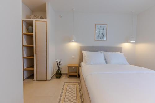 The Olive Poolhouse