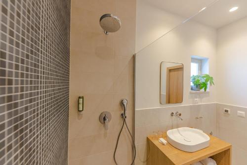 The Olive Poolhouse