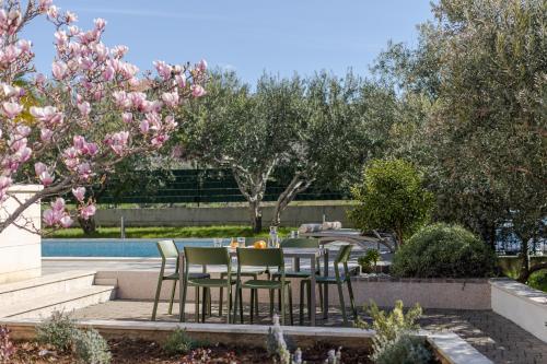 The Olive Poolhouse