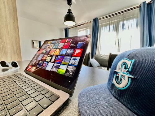 Posedenie v ubytovaní NEON 2 - fast WiFi 70’TV Netflix HBO Max AppleTV+