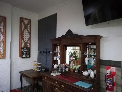 a room with a wooden cabinet and a table at HOTEL Boutique Casablanca Adrogué in Adrogué
