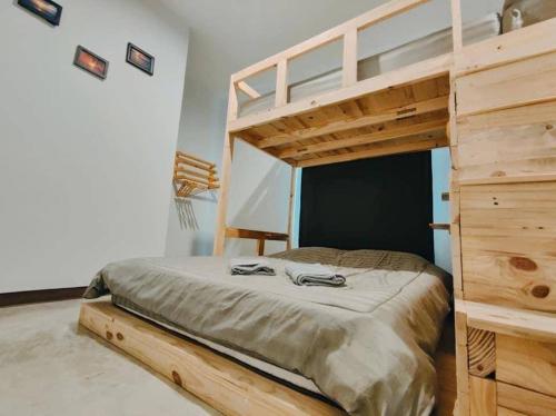Cama o camas de una habitación en บ้านพูลโต พูลวิลล่า ที่พักบางเสร่ - สัตหีบ
