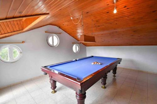 Meja biliard di A quiet, peaceful accommodation