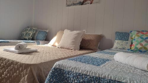 En eller flere senge i et værelse på Casa aconchegante em Bento, completa