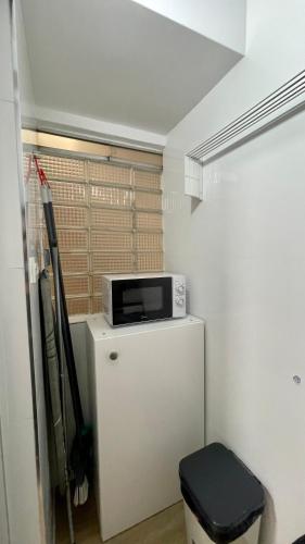 a microwave sitting on top of a refrigerator at Light in Vila-real, piso céntrico con oficina in Villareal