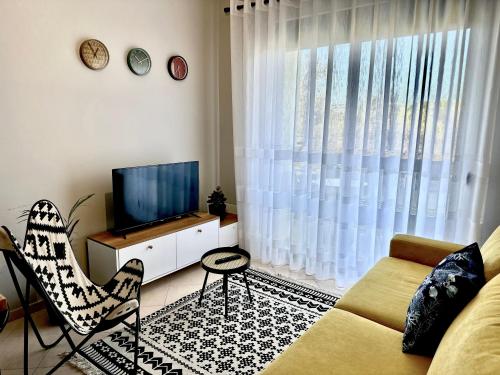 Cheerful 2-bedroom apartment in Golem
