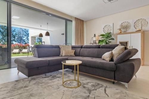 Luxury Apartment hot tub included in price