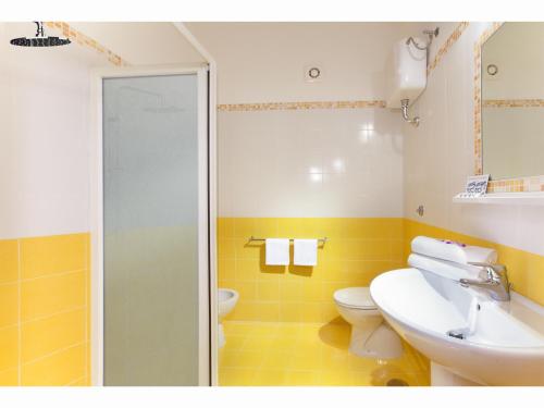a bathroom with a toilet and a sink and a shower at Hotel Britannia in Sorrento
