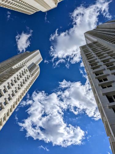Sky Side Luxury Condo – Photos 4