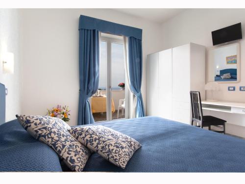 Postel nebo postele na pokoji v ubytování Hotel Britannia
