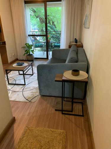 a living room with a blue couch and a table at EXECUTIVE SUITE 106a VILA OLIMPIA in Sao Paulo
