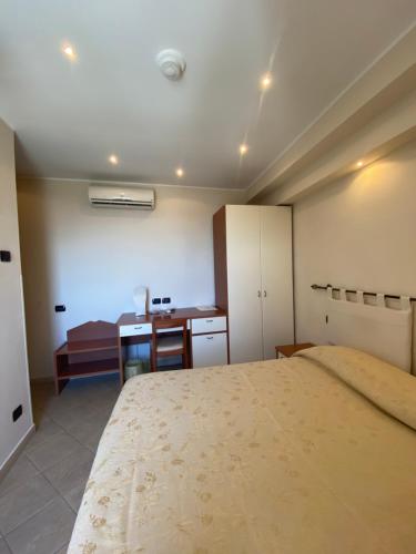 Hotel Residence Due Mariにあるベッド