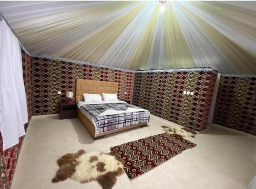 Postel nebo postele na pokoji v ubytování Wadi Rum Marcanã camp