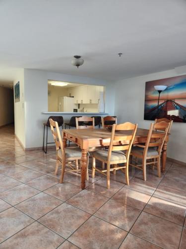 Η κουζίνα ή μικρή κουζίνα στο L&D Vacations Rentals