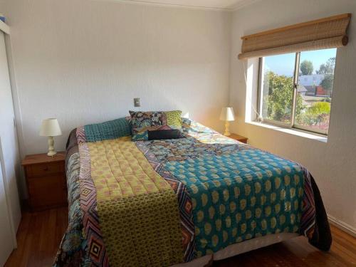 En eller flere senge i et værelse på Hermosa casa en Maitencillo-Chile para disfrutar todo el año!!