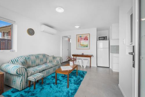 Ruang duduk di Cosy Cottesloe - Mount Wellington View - Free Parking - Free WIFI