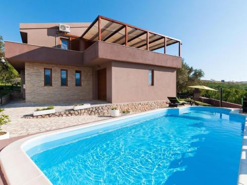 Villa in Rovanjska with Pool & Sea Views