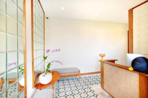 Katil atau katil-katil dalam bilik di Ayona Villa Seminyak by Ini Vie Hospitality