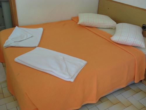 Un pat sau paturi într-o cameră la Hotel Yildirimoglu