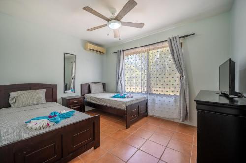 a bedroom with two beds and a ceiling fan at Dolce Vita 7025 in Coco