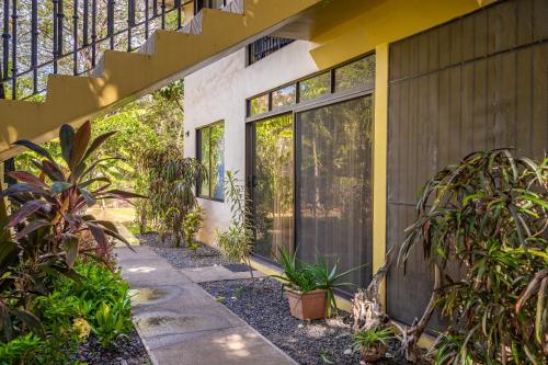 a house with plants on the side of it at Dolce Vita 7025 in Coco