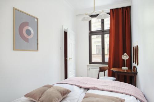 Manpro Apartments Toruńにあるベッド