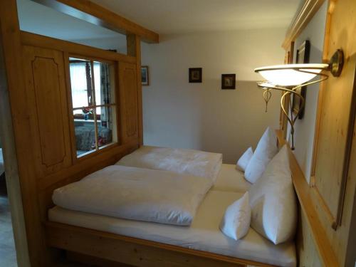 A bed or beds in a room at Gästehaus Finkel