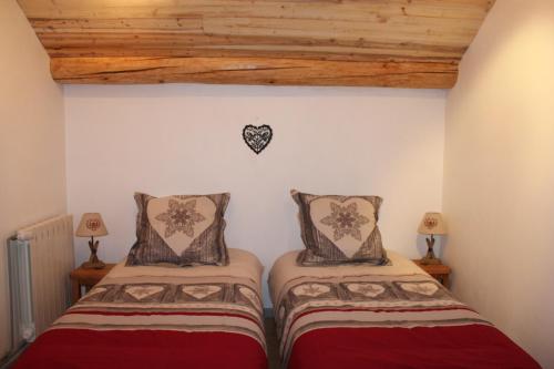 Ένα ή περισσότερα κρεβάτια σε δωμάτιο στο Les Eglantiers