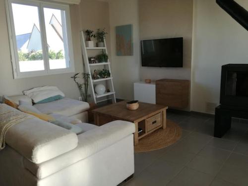 Photo de la galerie de l'établissement Maison dans quartier résidentiel à côté de Caen, à Cagny