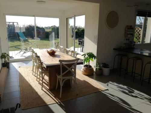 Photo de la galerie de l'établissement Maison dans quartier résidentiel à côté de Caen, à Cagny