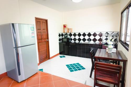 Dapur atau dapur kecil di Kai Mook House