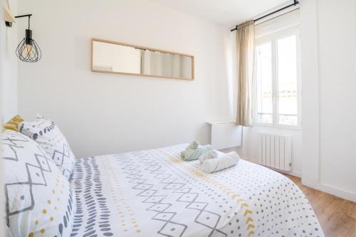 Säng eller sängar i ett rum på Le Spacieux appartement - hyper centre BLAYE -